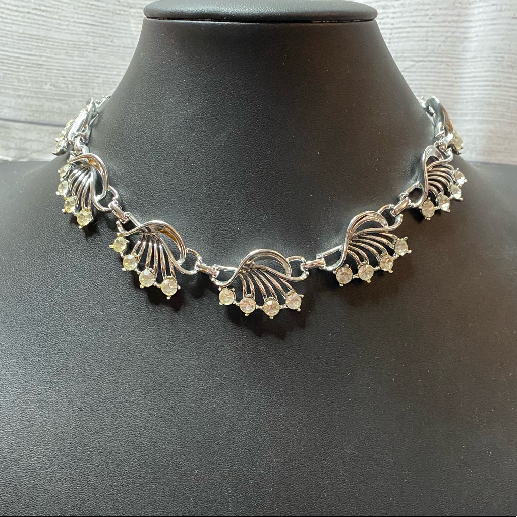 Vintage Emmons Necklace 20$